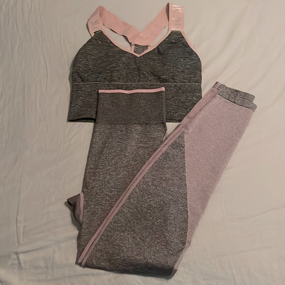 VS PINK set (sold on different platform)